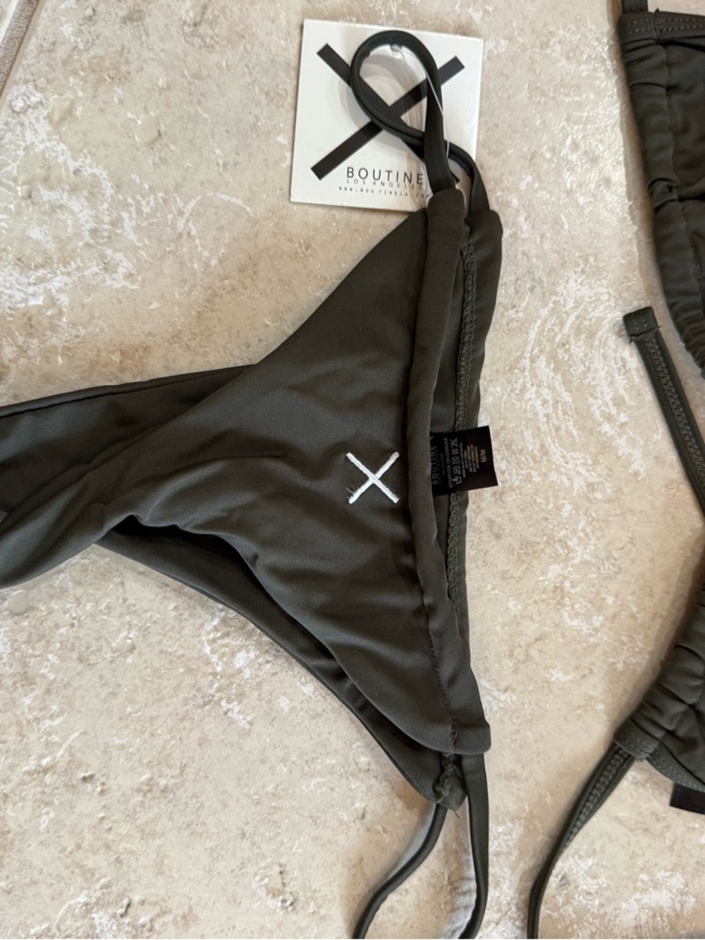 Boutine la bikini - Picture 3 of 3